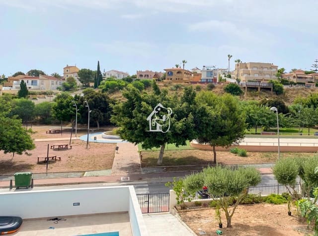4 quarto Moradia para arrendar em Los Balcones - Los Altos, Torrevieja com piscina - 2 100 € (Ref: 9650973)