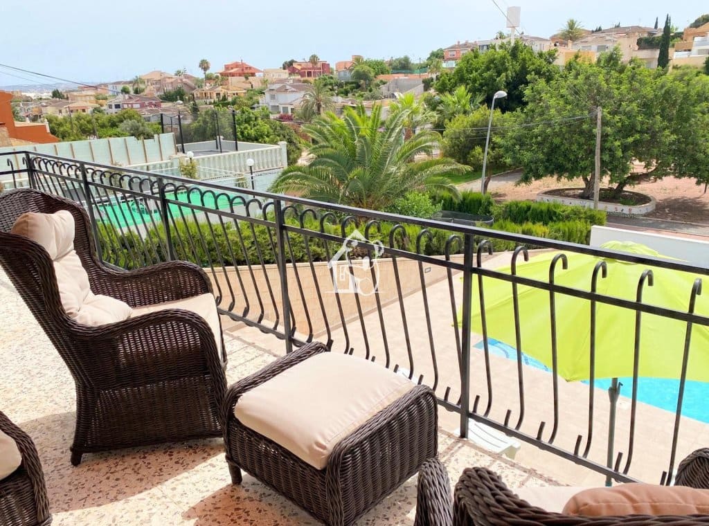 4 quarto Moradia para arrendar em Torrevieja com piscina - 2 100 € (Ref: 9650973)