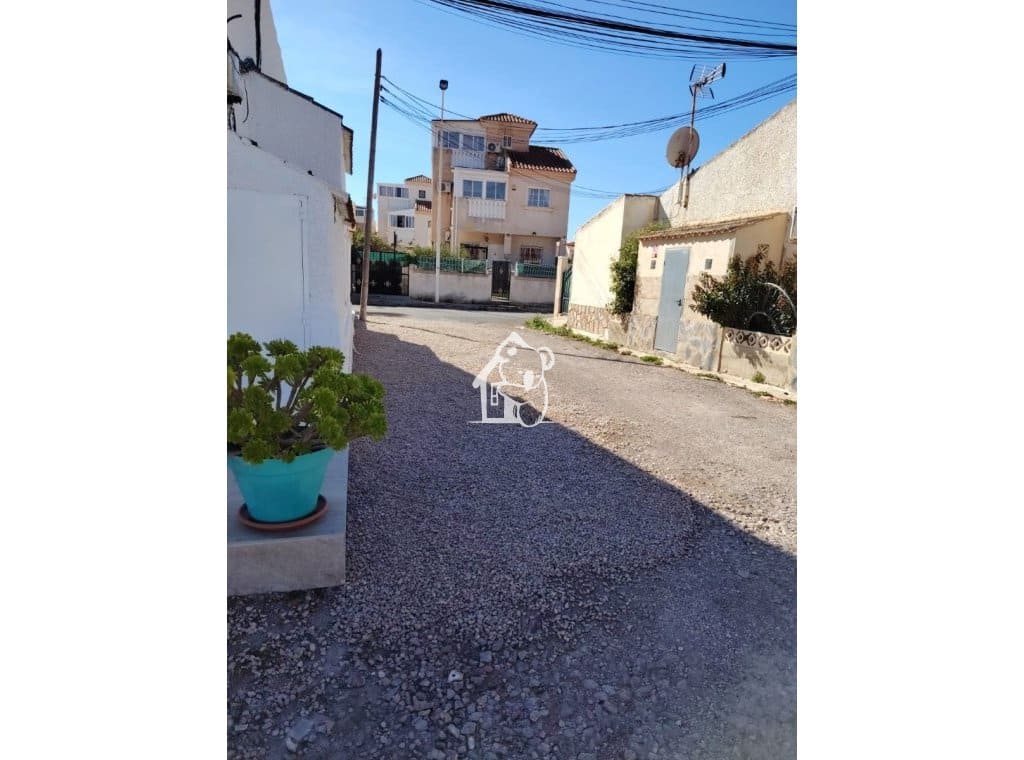 2 makuuhuone Omakotitalo vuokrattavana paikassa Torrevieja - 800 € (Ref: 9665685)