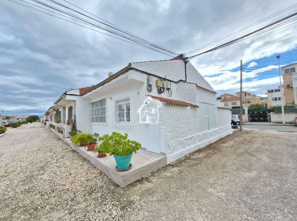 2 makuuhuone Omakotitalo vuokrattavana paikassa Torrevieja - 800 € (Ref: 9665685)