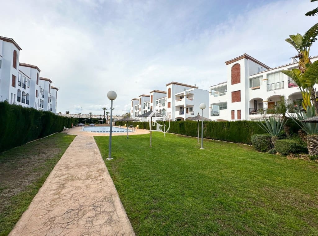 Apartamento de 2 habitaciones en Orihuela Costa en alquiler con piscina - 900 € (Ref: 9665686)