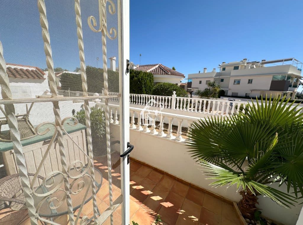 3 slaapkamer Huis te huur in Ciudad Quesada met zwembad - € 1.200 (Ref: 9689266)