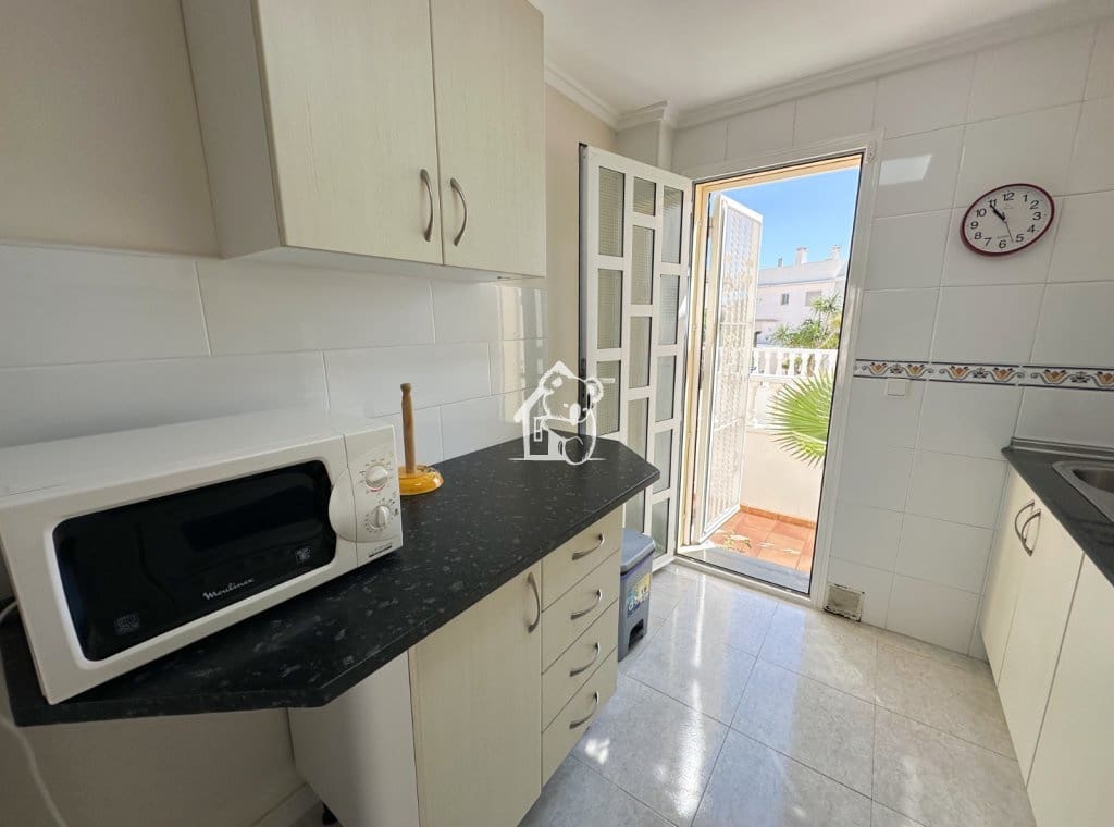 3 slaapkamer Huis te huur in Ciudad Quesada met zwembad - € 1.200 (Ref: 9689266)