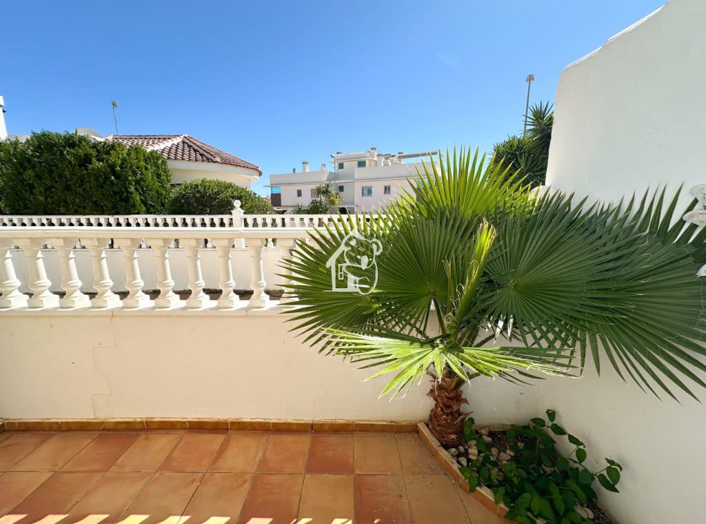 3 slaapkamer Huis te huur in Ciudad Quesada met zwembad - € 1.200 (Ref: 9689266)