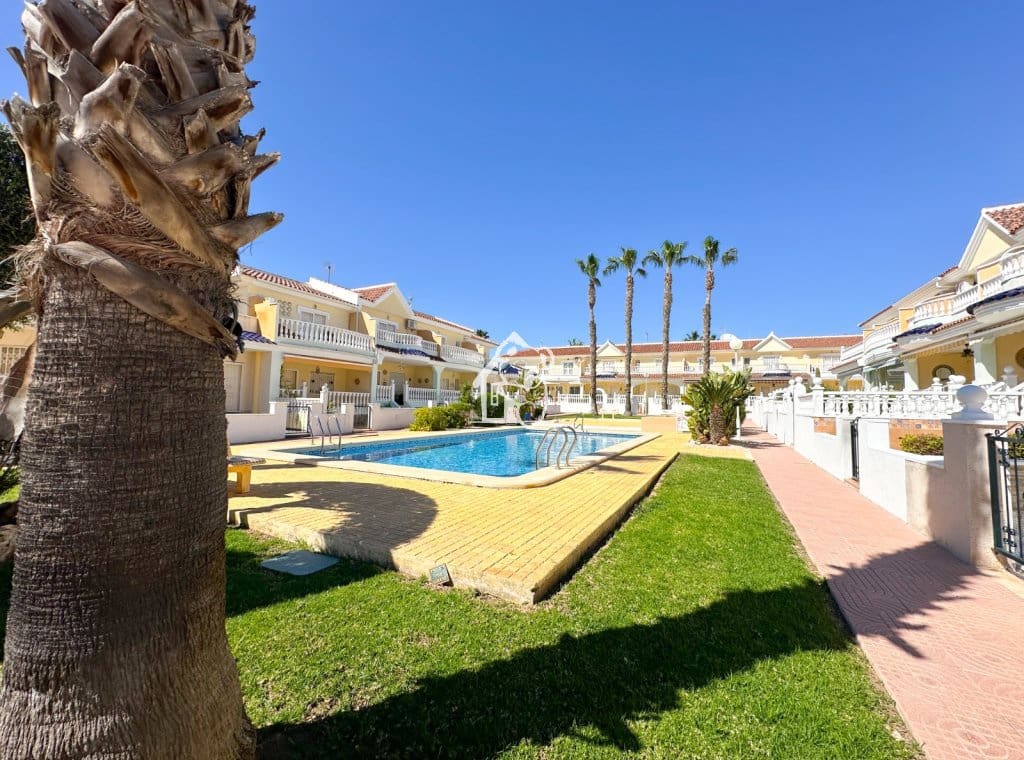 3 slaapkamer Huis te huur in Ciudad Quesada met zwembad - € 1.200 (Ref: 9689266)