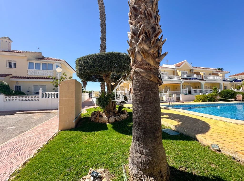 3 slaapkamer Huis te huur in Ciudad Quesada met zwembad - € 1.200 (Ref: 9689266)