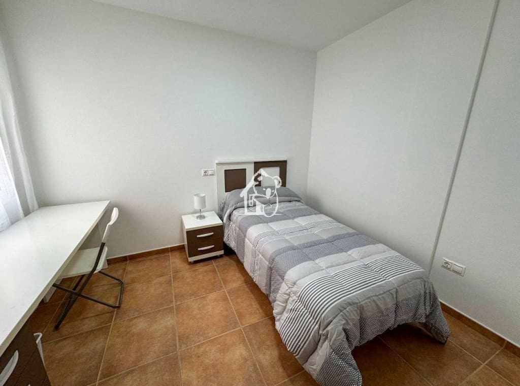 2 bedroom Townhouse for rent in La Campaneta with pool - € 600 (Ref: 9689269)