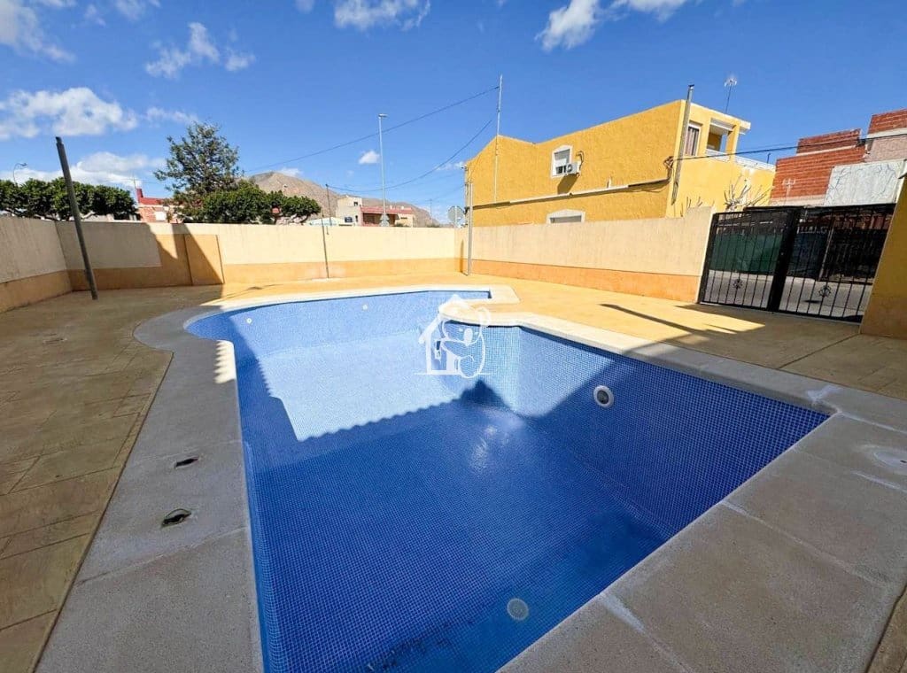 2 bedroom Townhouse for rent in La Campaneta with pool - € 600 (Ref: 9689269)