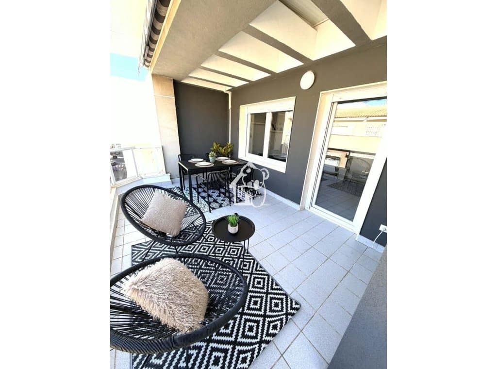 1 bedroom Penthouse for rent in Torrevieja - € 850 (Ref: 9689272)