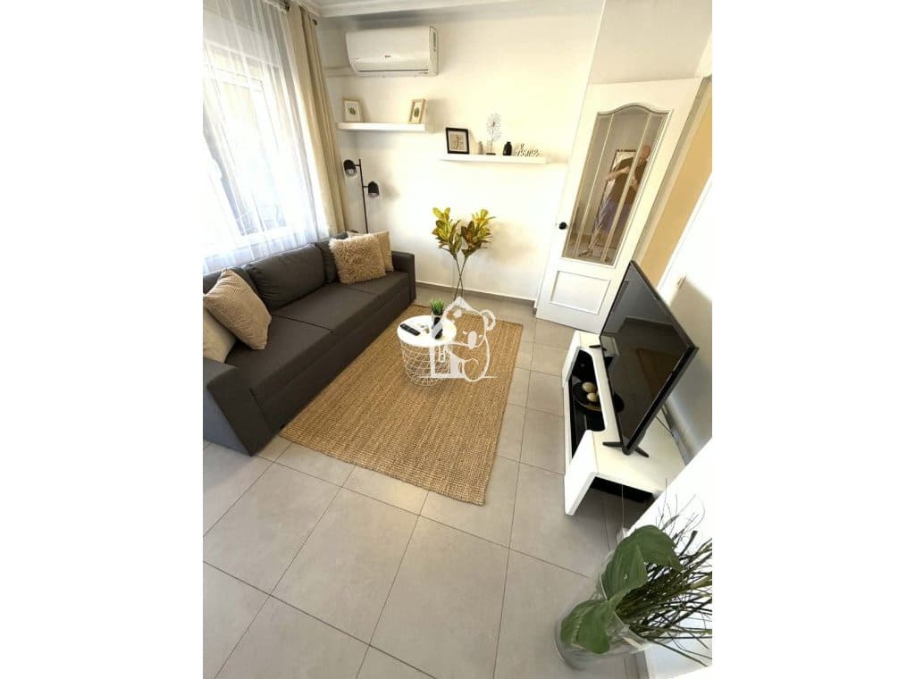 1 bedroom Penthouse for rent in Torrevieja - € 850 (Ref: 9689272)