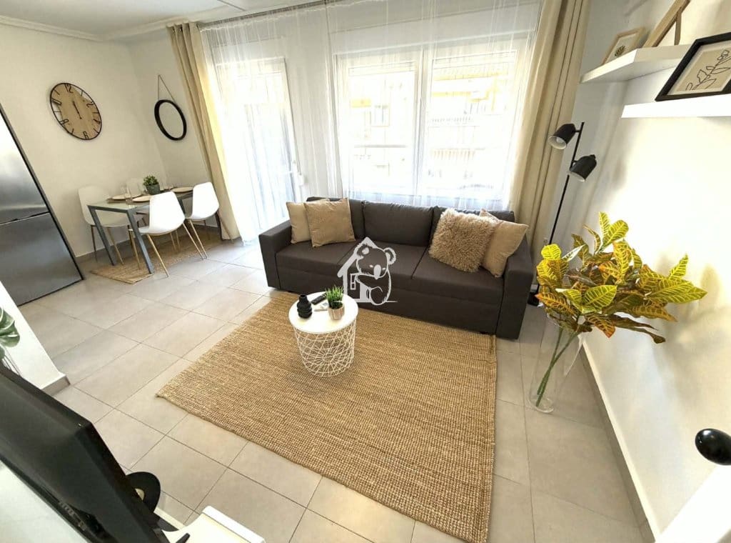 1 bedroom Penthouse for rent in Torrevieja - € 850 (Ref: 9689272)