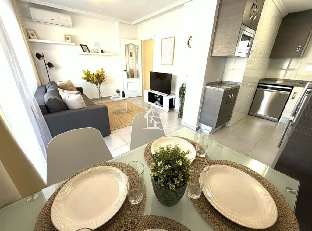 1 bedroom Penthouse for rent in Torrevieja - € 850 (Ref: 9689272)