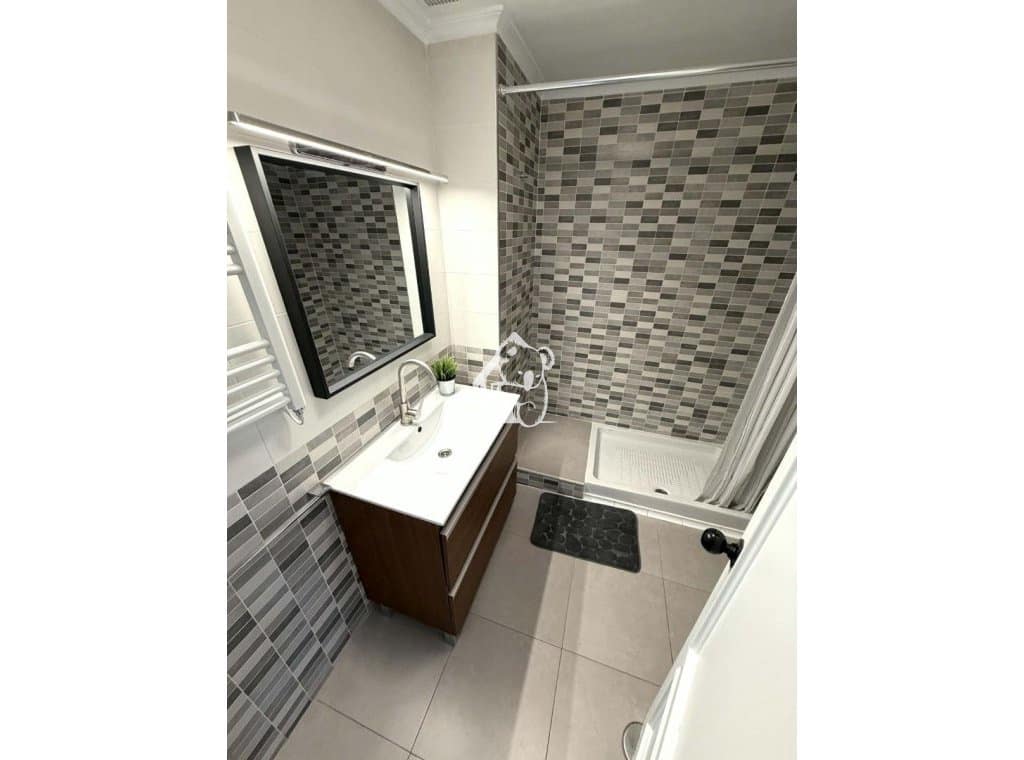 1 bedroom Penthouse for rent in Torrevieja - € 850 (Ref: 9689272)