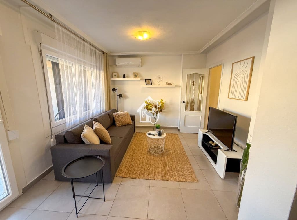 1 bedroom Penthouse for rent in Torrevieja - € 850 (Ref: 9689272)