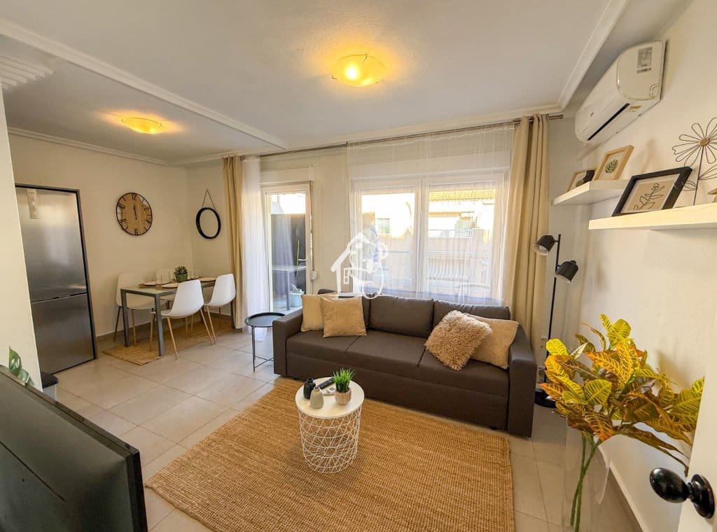 1 bedroom Penthouse for rent in Torrevieja - € 850 (Ref: 9689272)