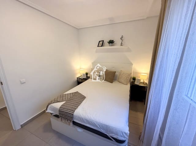 1 bedroom Penthouse for rent in Playa de los Locos, Torrevieja - € 850 (Ref: 9689272)