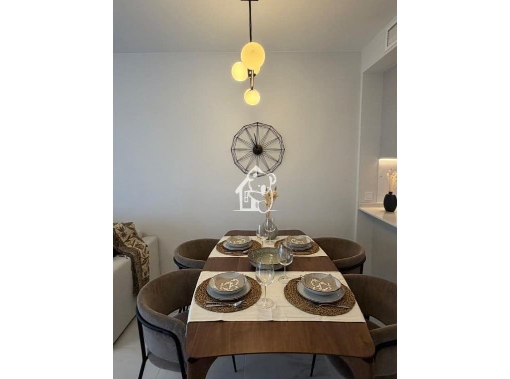 2 Zimmer Apartment zu vermieten in Torrevieja mit Pool Garage - 2.250 € (Ref: 9689868)