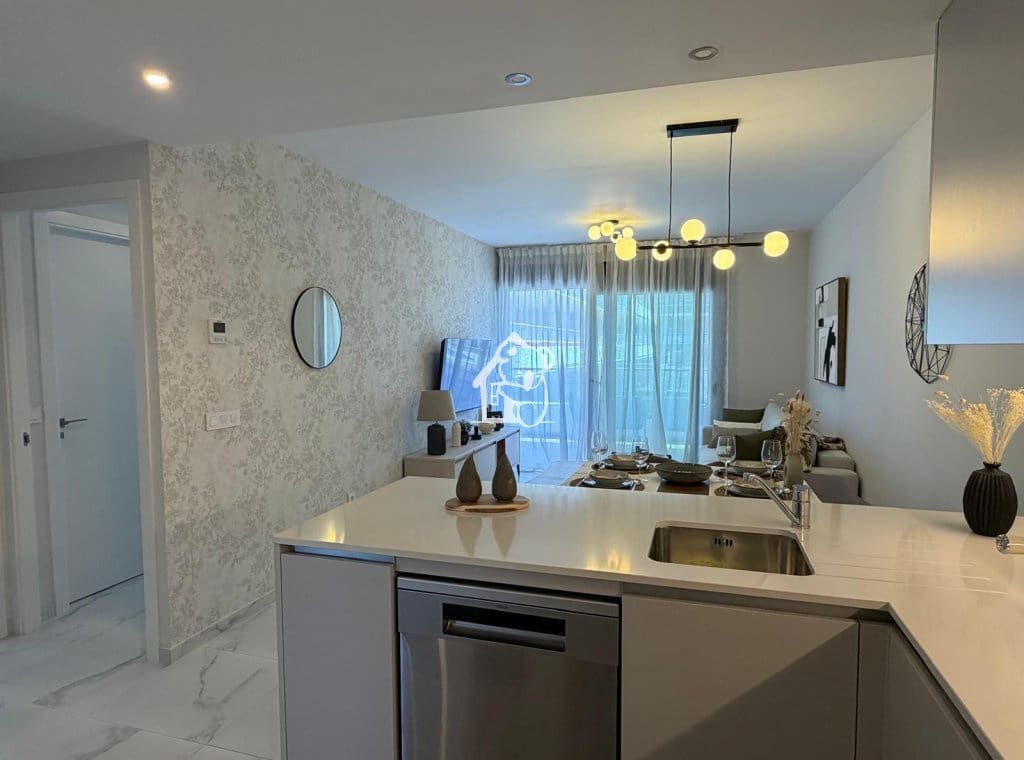 2 Zimmer Apartment zu vermieten in Torrevieja mit Pool Garage - 2.250 € (Ref: 9689868)