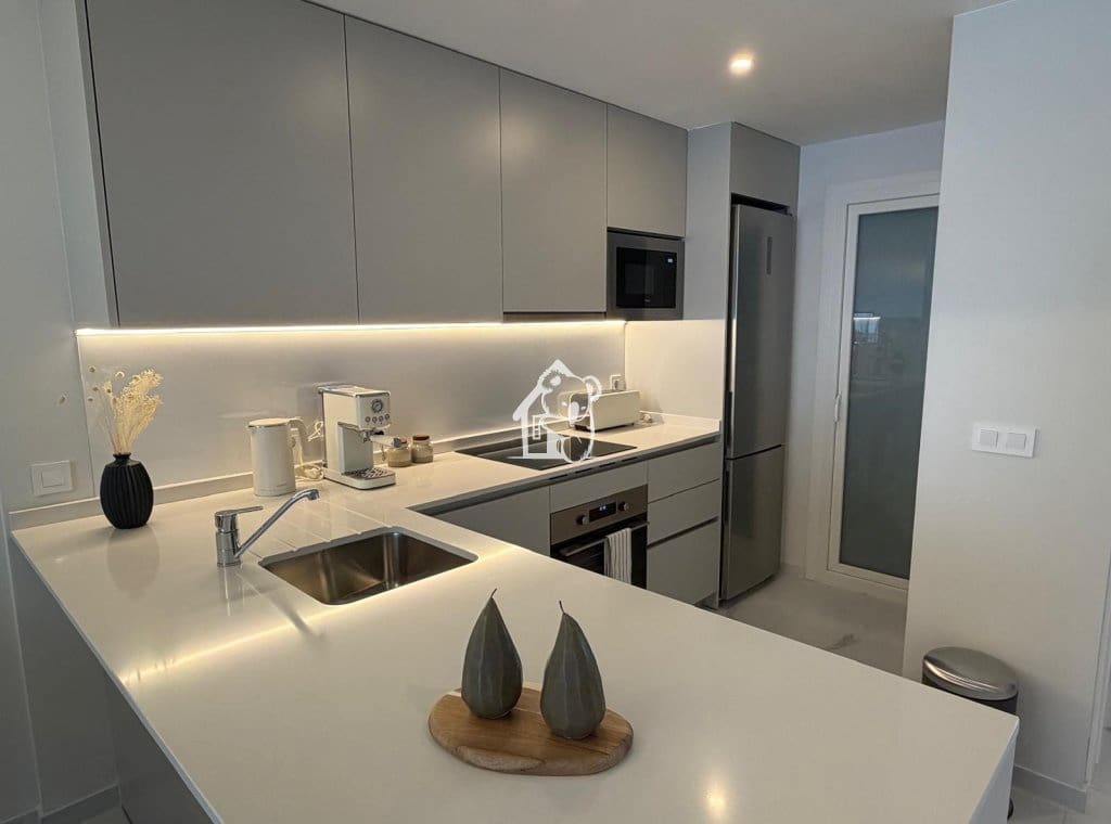 2 Zimmer Apartment zu vermieten in Torrevieja mit Pool Garage - 2.250 € (Ref: 9689868)