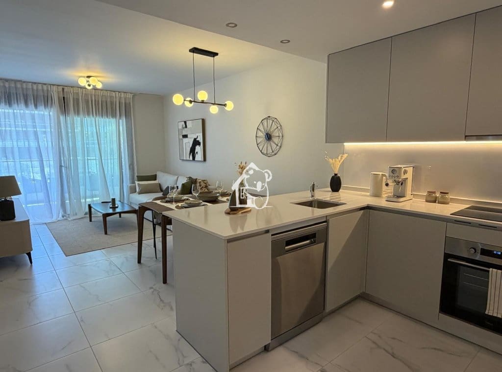 2 Zimmer Apartment zu vermieten in Torrevieja mit Pool Garage - 2.250 € (Ref: 9689868)