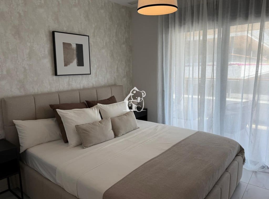 2 Zimmer Apartment zu vermieten in Torrevieja mit Pool Garage - 2.250 € (Ref: 9689868)