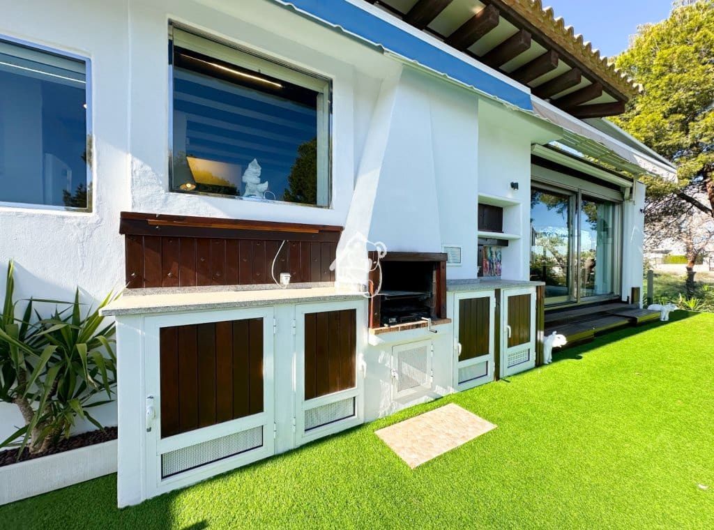 Chalet de 3 habitaciones en Orihuela Costa en venta con piscina garaje - 396.000 € (Ref: 9694563)