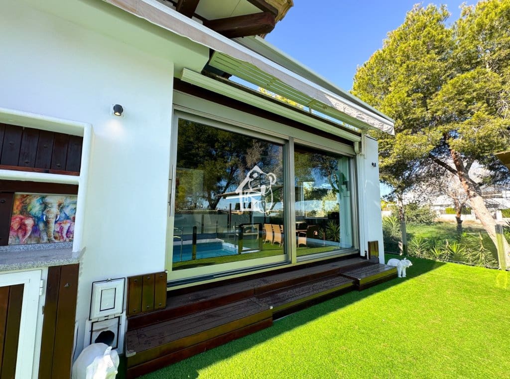 Chalet de 3 habitaciones en Orihuela Costa en venta con piscina garaje - 396.000 € (Ref: 9694563)