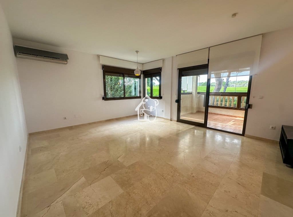 3 soverom Leilighet til leie i Alicante by med svømmebasseng garasje - € 1 500 (Ref: 9697919)