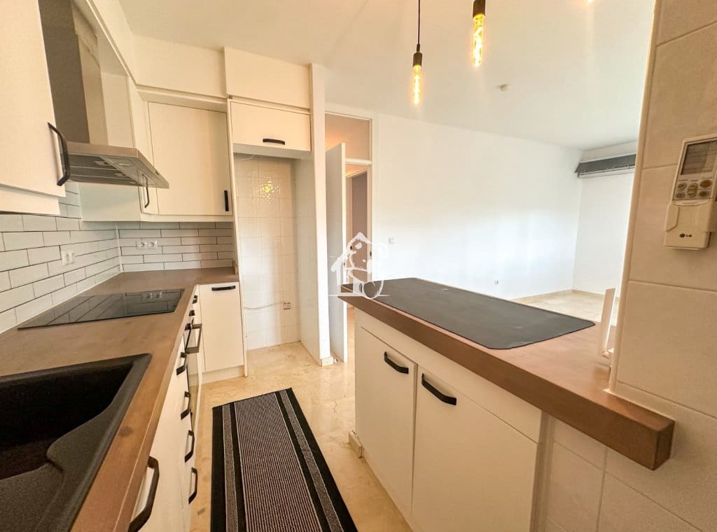 3 soverom Leilighet til leie i Alicante by med svømmebasseng garasje - € 1 500 (Ref: 9697919)