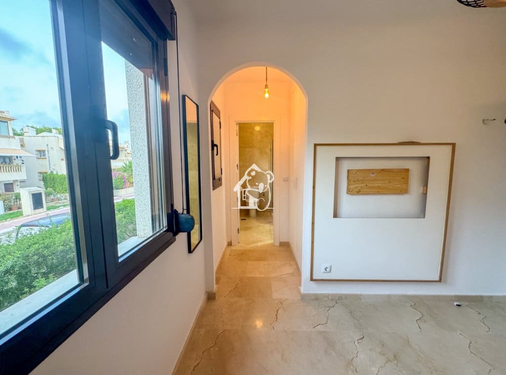 3 soverom Leilighet til leie i Alicante by med svømmebasseng garasje - € 1 500 (Ref: 9697919)