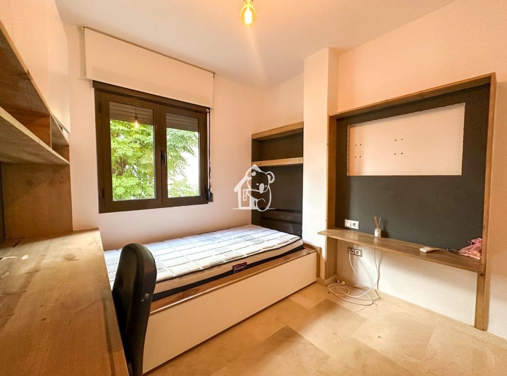 3 soverom Leilighet til leie i Alicante by med svømmebasseng garasje - € 1 500 (Ref: 9697919)