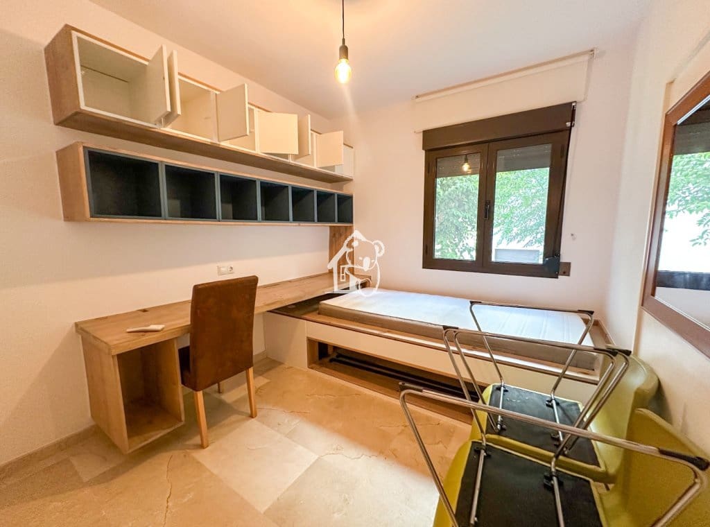 3 soverom Leilighet til leie i Alicante by med svømmebasseng garasje - € 1 500 (Ref: 9697919)