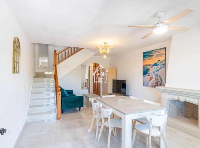 Chalet de 3 habitaciones en Villamartin, Orihuela en alquiler con piscina - 1.800 € (Ref: 9700300)