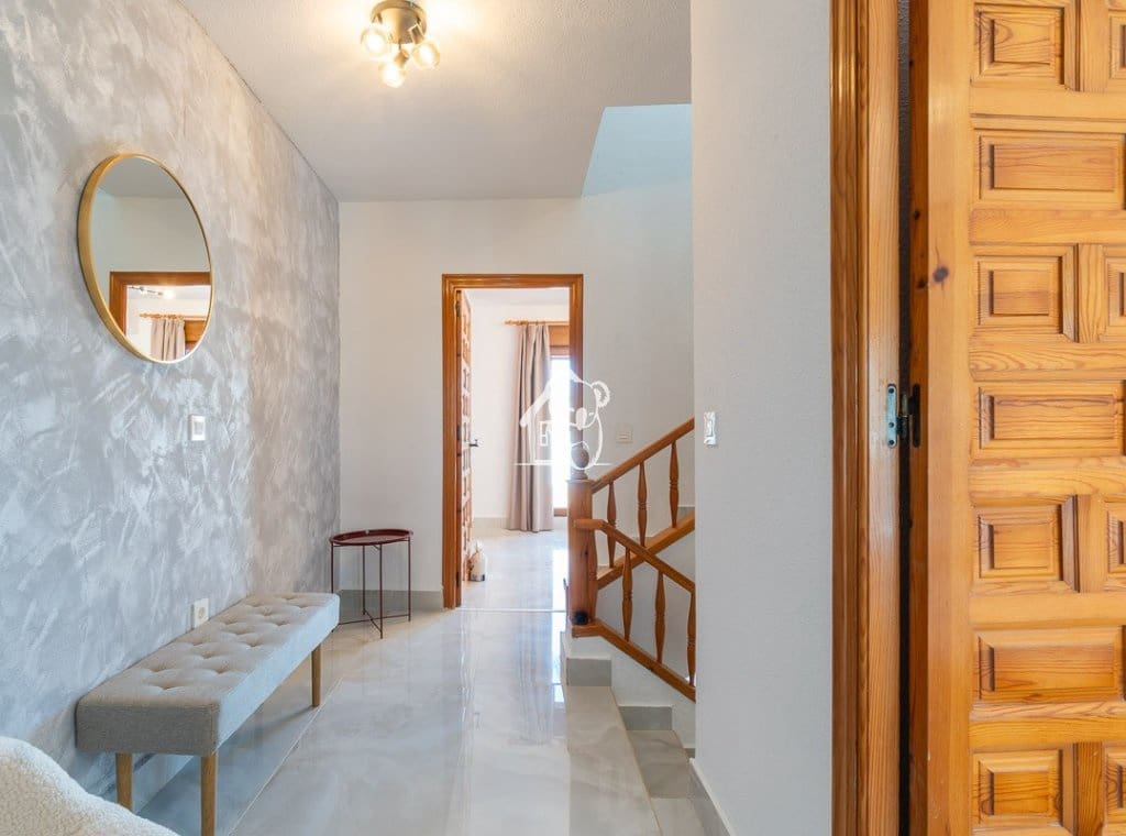 3 bedroom Villa for rent in Villamartin with pool - € 1,800 (Ref: 9700300)