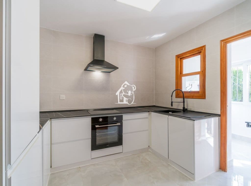 3 bedroom Villa for rent in Villamartin with pool - € 1,800 (Ref: 9700300)