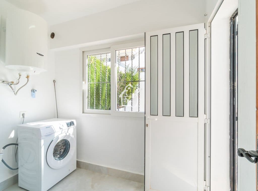 3 bedroom Villa for rent in Villamartin with pool - € 1,800 (Ref: 9700300)