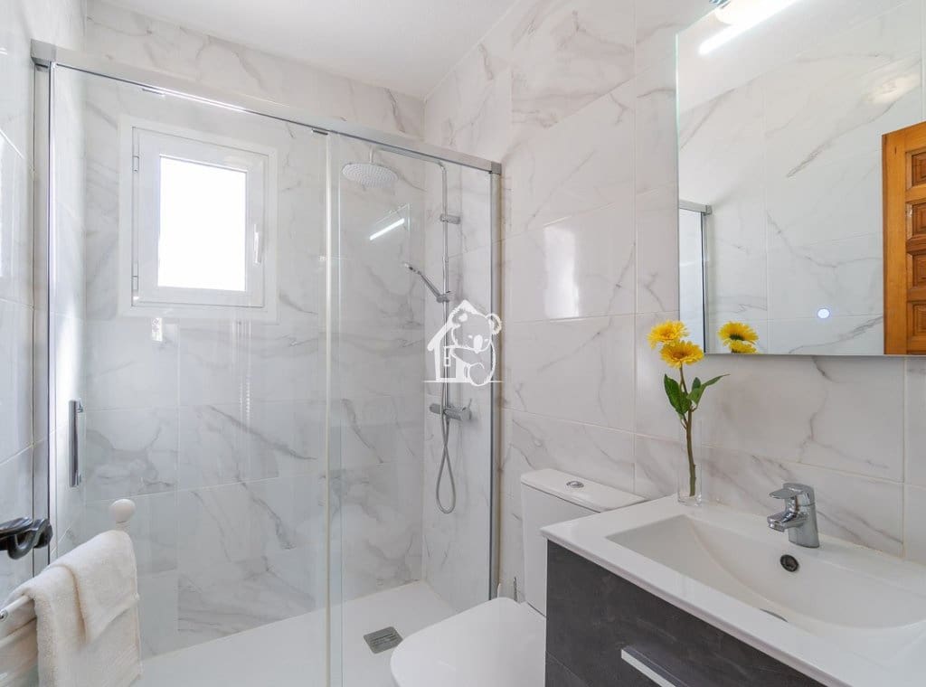 3 bedroom Villa for rent in Villamartin with pool - € 1,800 (Ref: 9700300)