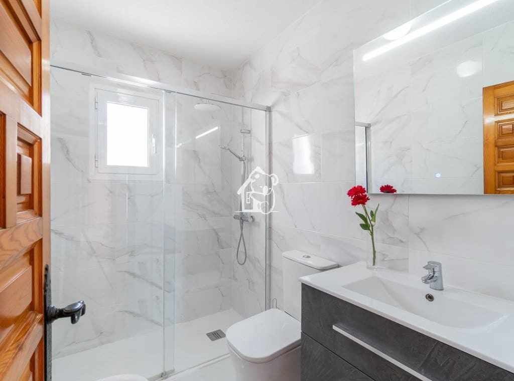 3 bedroom Villa for rent in Villamartin with pool - € 1,800 (Ref: 9700300)