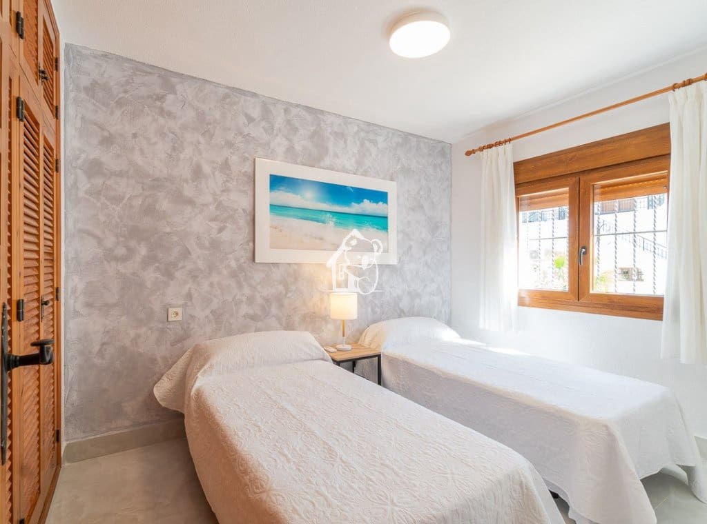 3 bedroom Villa for rent in Villamartin with pool - € 1,800 (Ref: 9700300)