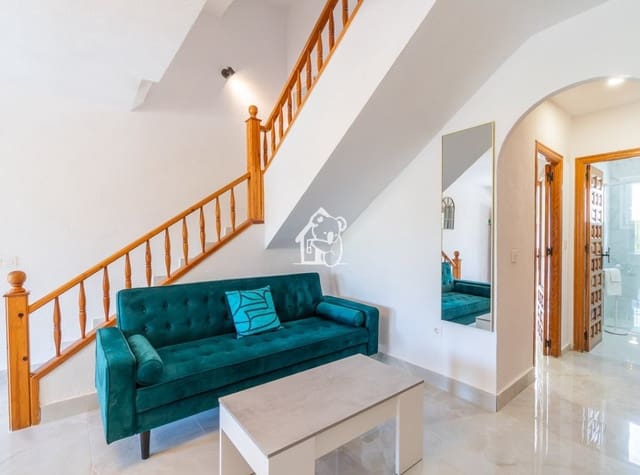 Chalet de 3 habitaciones en Villamartin, Orihuela en alquiler con piscina - 1.800 € (Ref: 9700300)