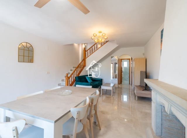 Chalet de 3 habitaciones en Villamartin, Orihuela en alquiler con piscina - 1.800 € (Ref: 9700300)