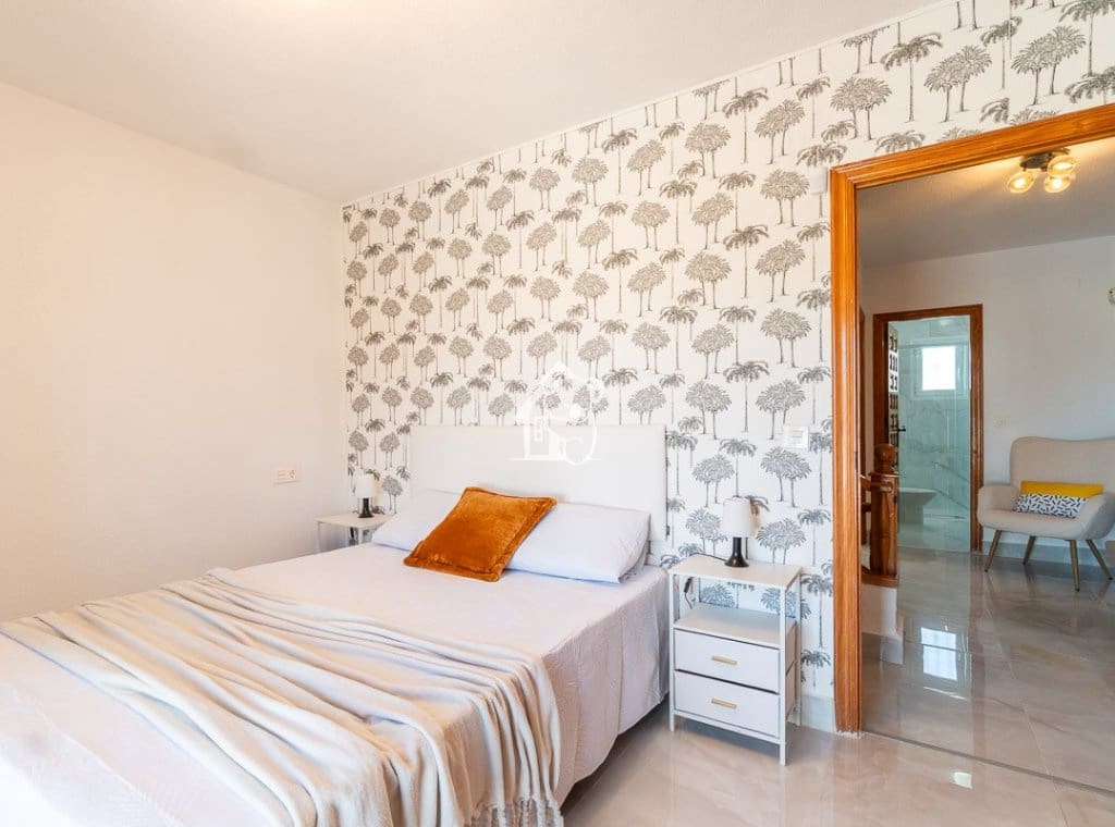 3 bedroom Villa for rent in Villamartin with pool - € 1,800 (Ref: 9700300)