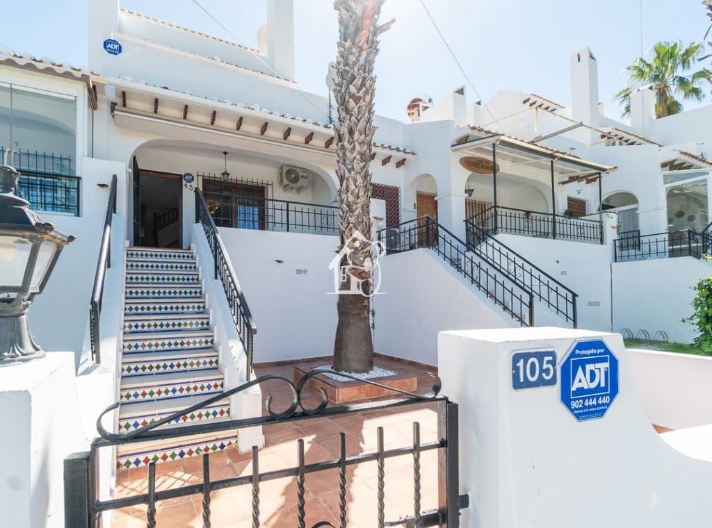 3 slaapkamer Villa te huur in Villamartin met zwembad - € 1.800 (Ref: 9700300)