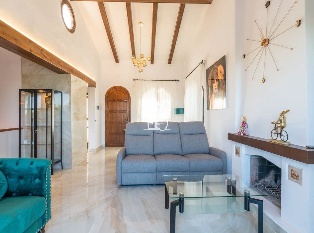 4 bedroom Villa for rent in Villamartin - € 2,300 (Ref: 9700302)