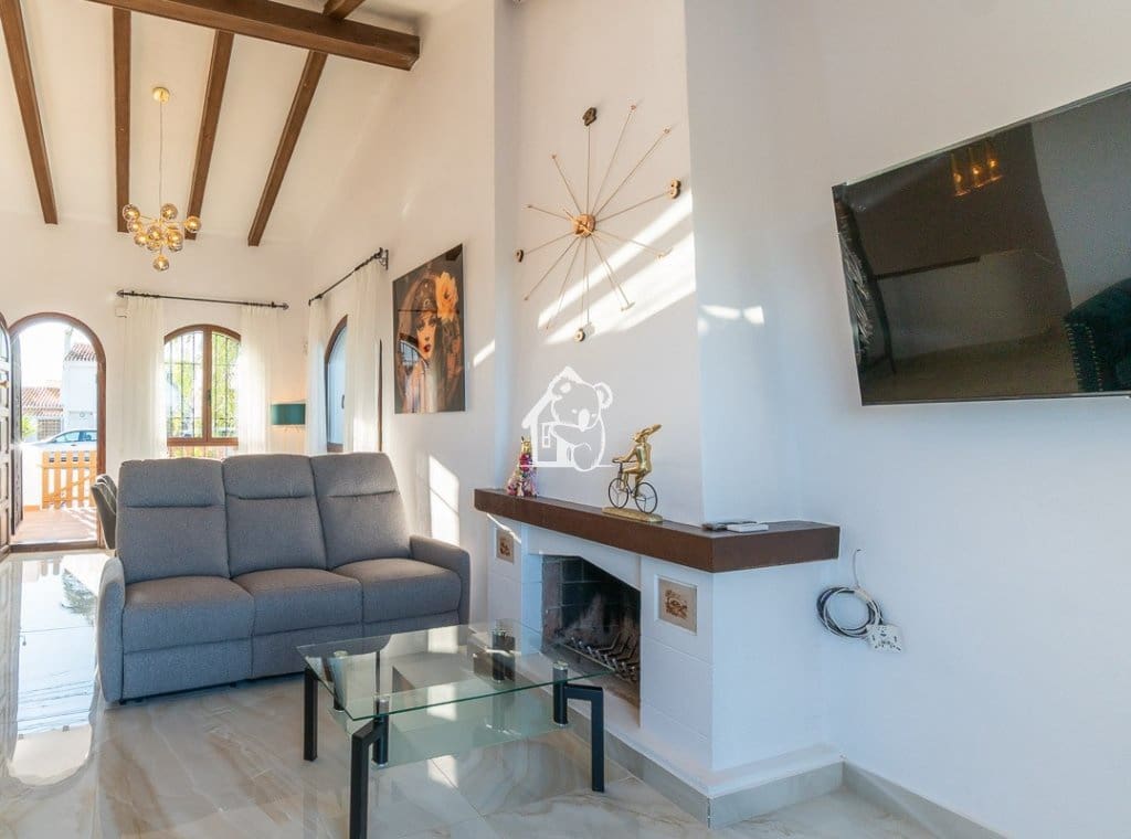 4 bedroom Villa for rent in Villamartin - € 2,300 (Ref: 9700302)