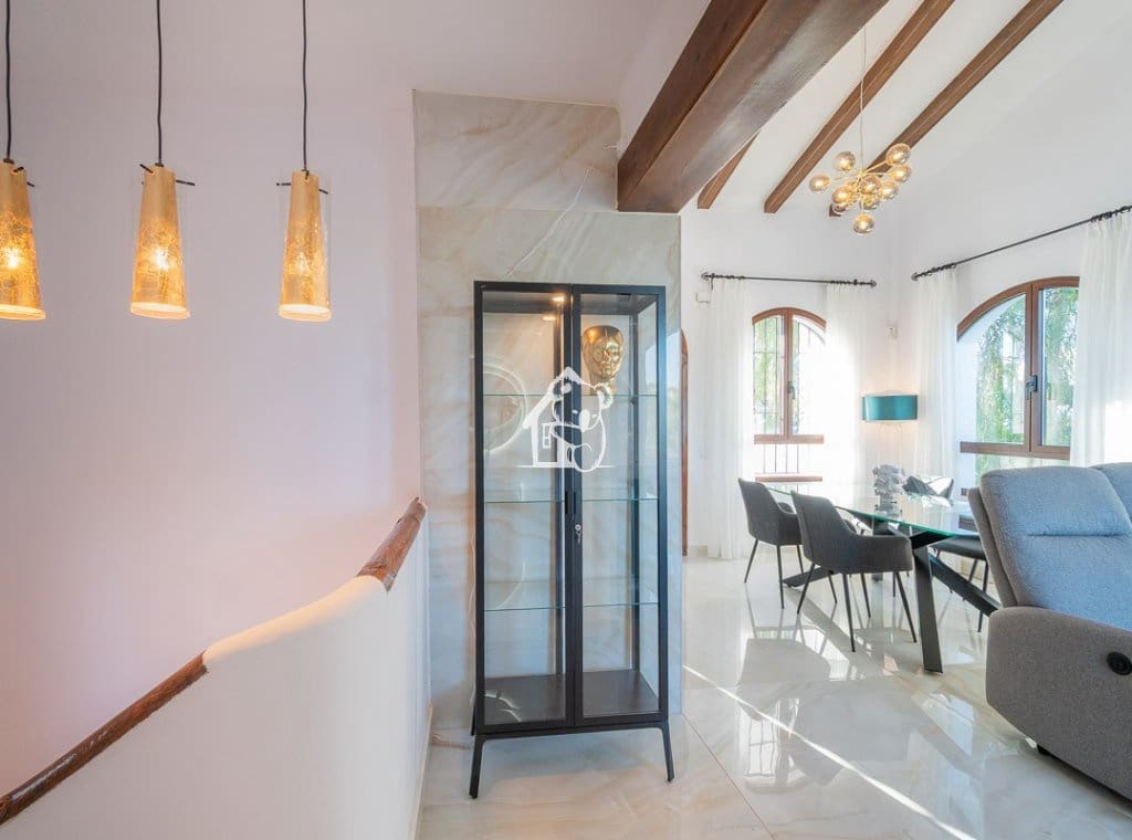 4 bedroom Villa for rent in Villamartin - € 2,300 (Ref: 9700302)