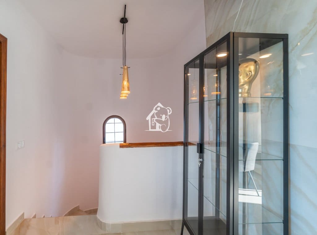 4 bedroom Villa for rent in Villamartin - € 2,300 (Ref: 9700302)