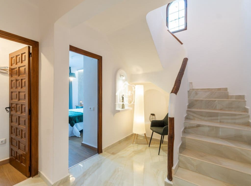 4 bedroom Villa for rent in Villamartin - € 2,300 (Ref: 9700302)