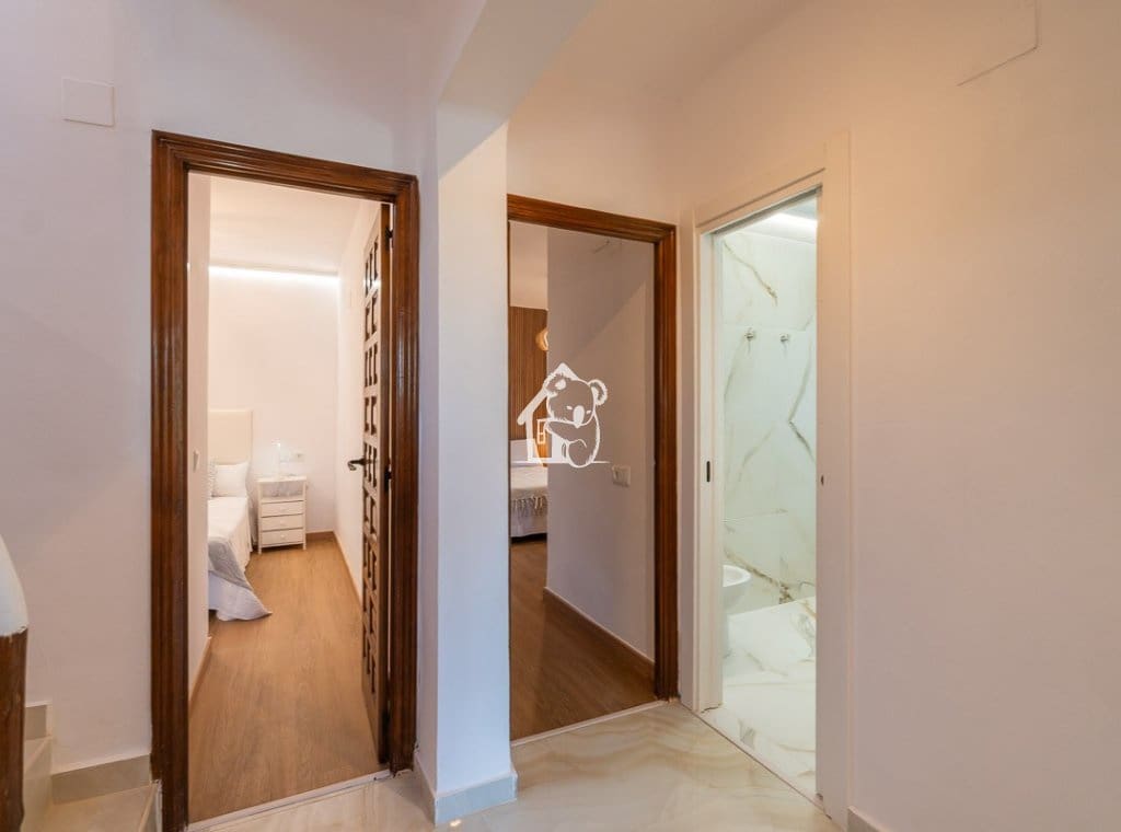 4 bedroom Villa for rent in Villamartin - € 2,300 (Ref: 9700302)