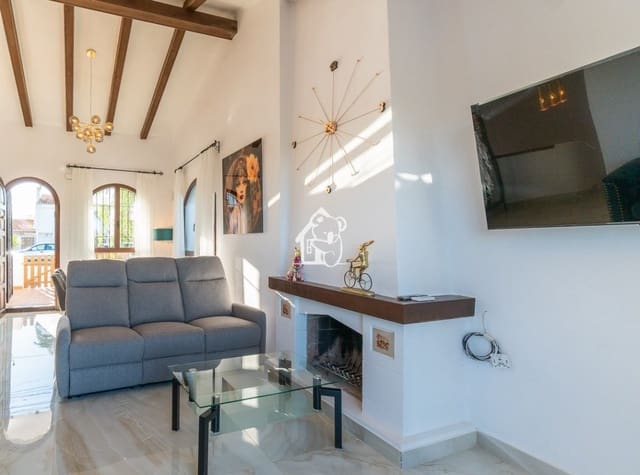 4 bedroom Villa for rent in Villamartin, Orihuela - € 2,300 (Ref: 9700302)